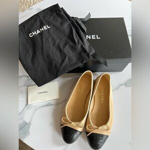 Chanel leather beige ballet flats.